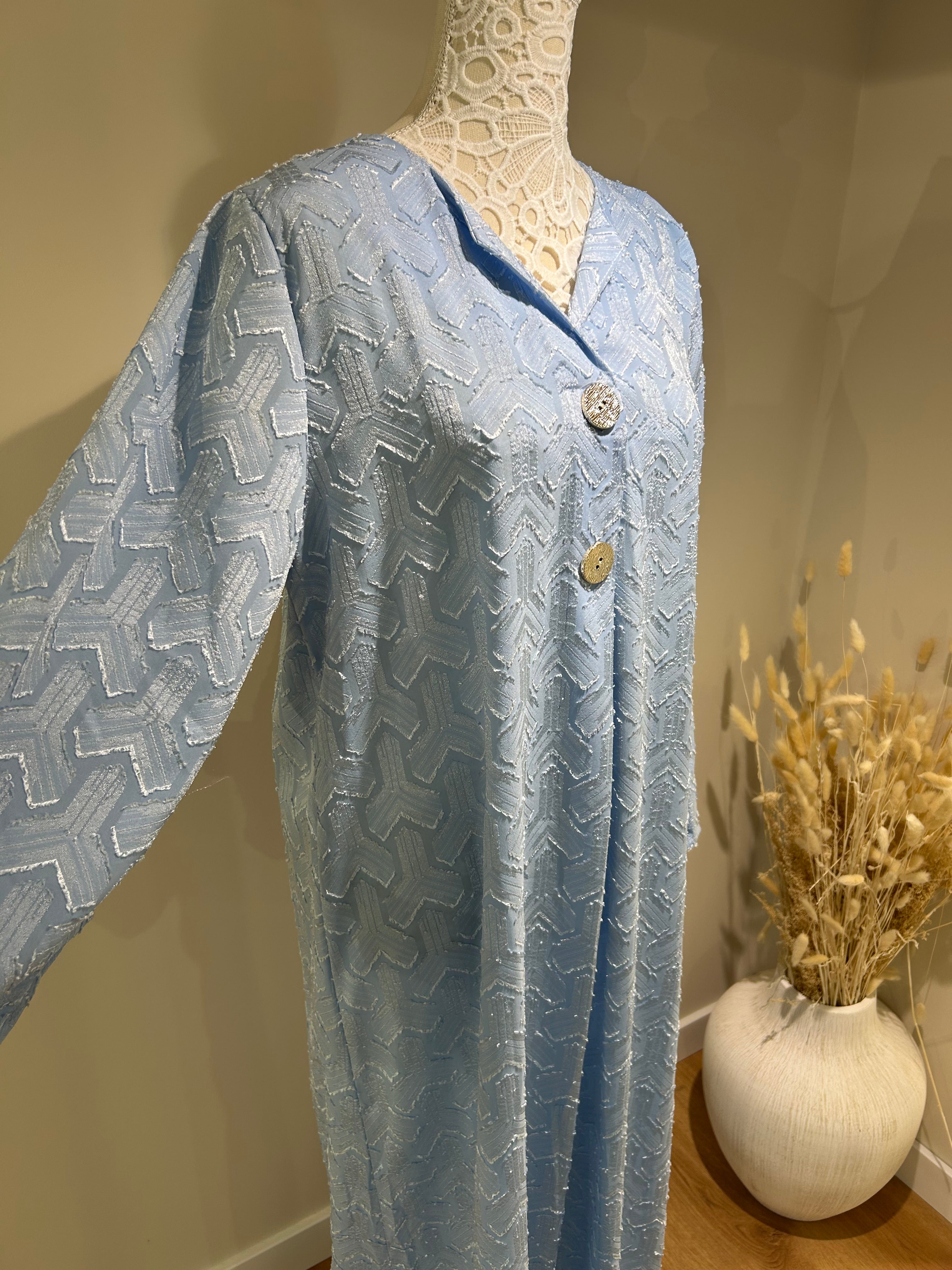 Robe col Y détail bouton dorée