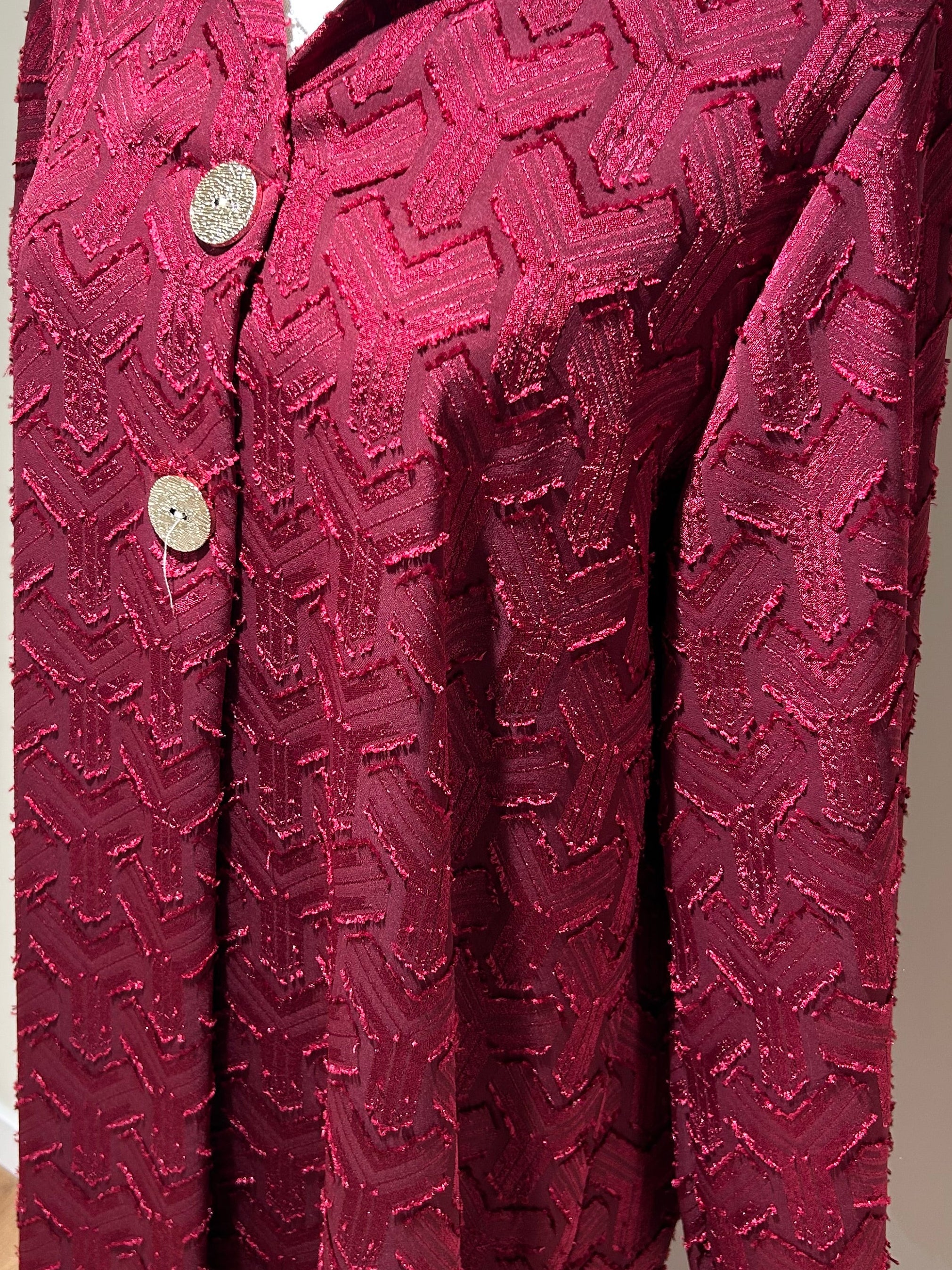 Robe col Y détail bouton dorée