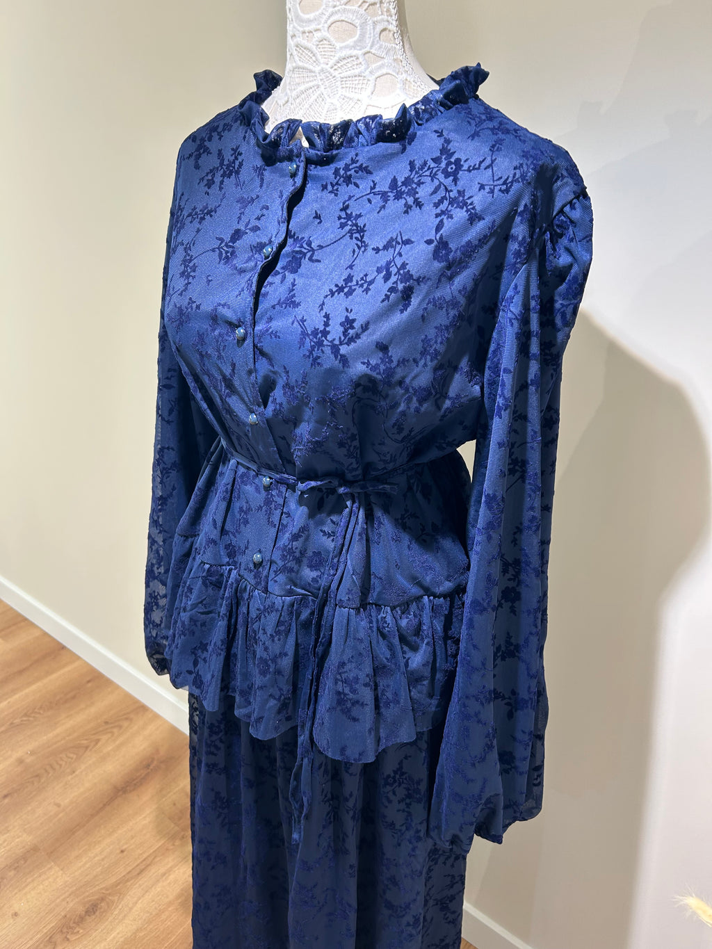Ensemble jupe à motifs brodée