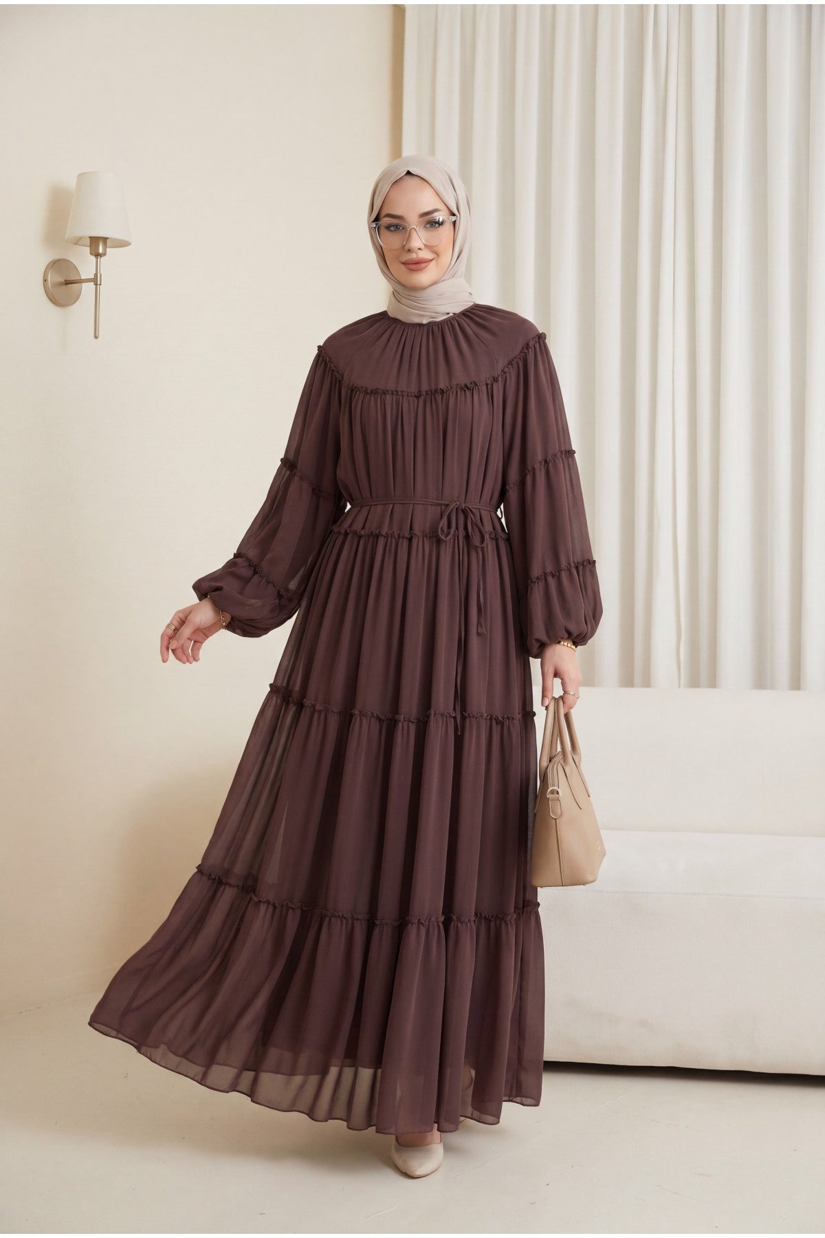 Robe à volants superposés a nouer à la taille