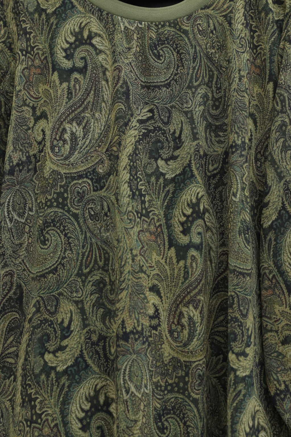 Robe en chiffon doublée avec jupe à pièces à motif ethnique
