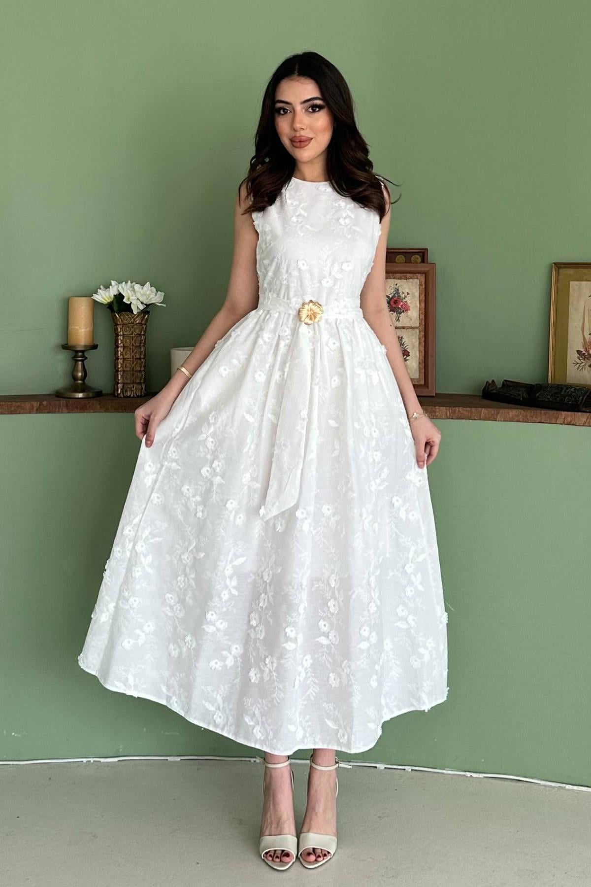 Robe Brodée à fleurs blanches