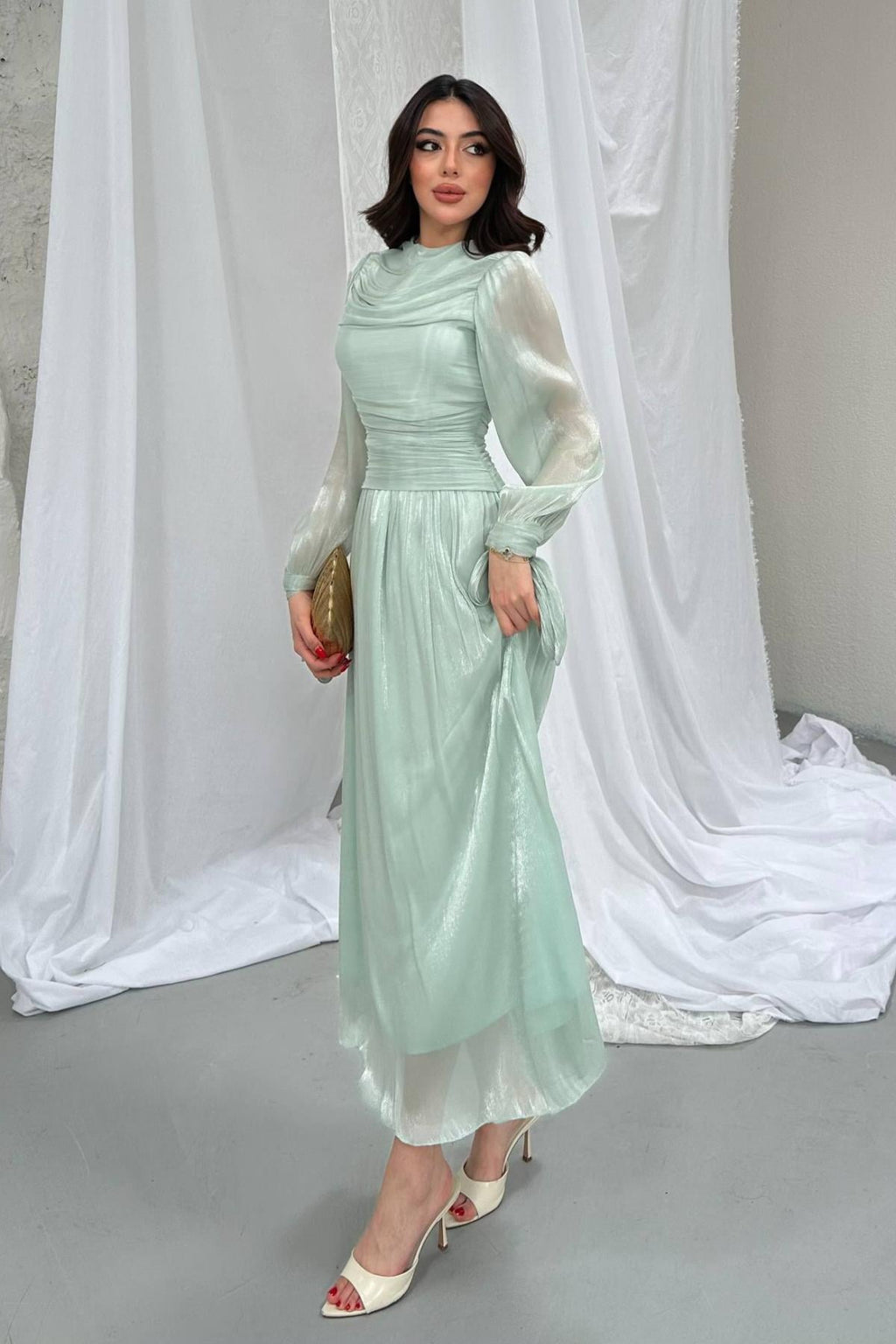 Robe de soirée drapée à manches ballon plissées