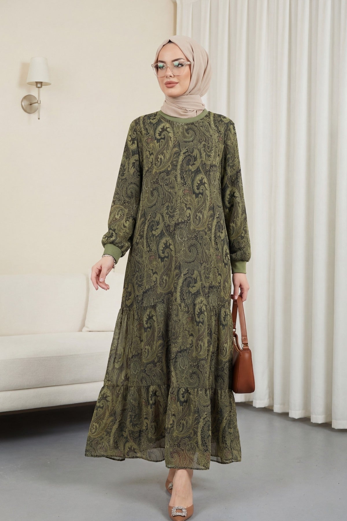 Robe en chiffon doublée avec jupe à pièces à motif ethnique