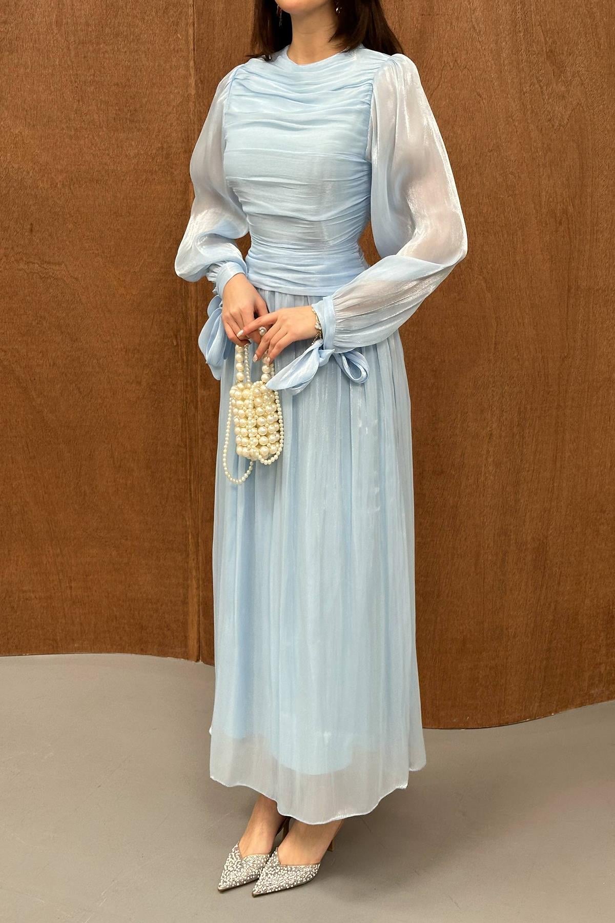 Robe de soirée drapée à manches ballon plissées