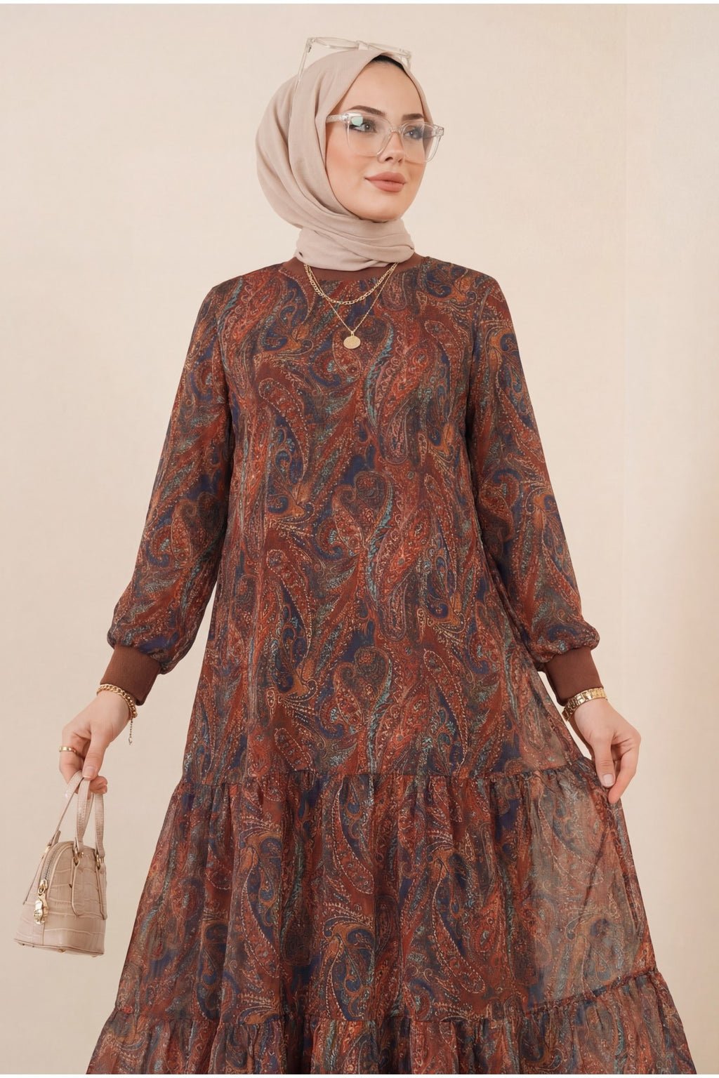 Robe en chiffon doublée avec jupe à pièces à motif ethnique