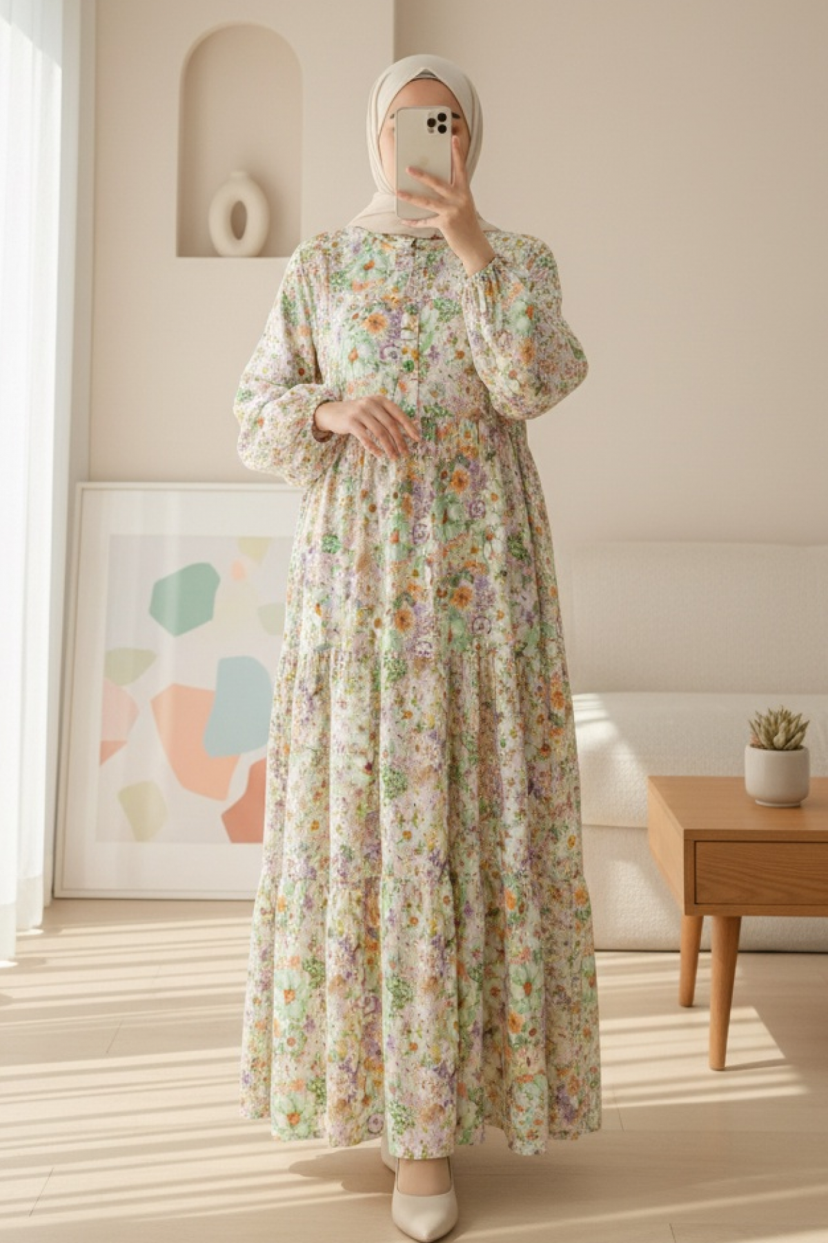 Robe à fleurs avec manches mi-boutonnées et élastiques