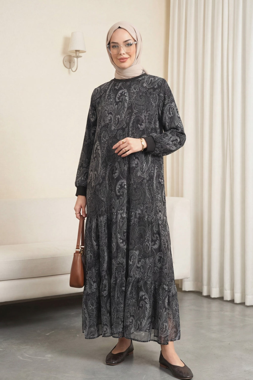 Robe en chiffon doublée avec jupe à pièces à motif ethnique