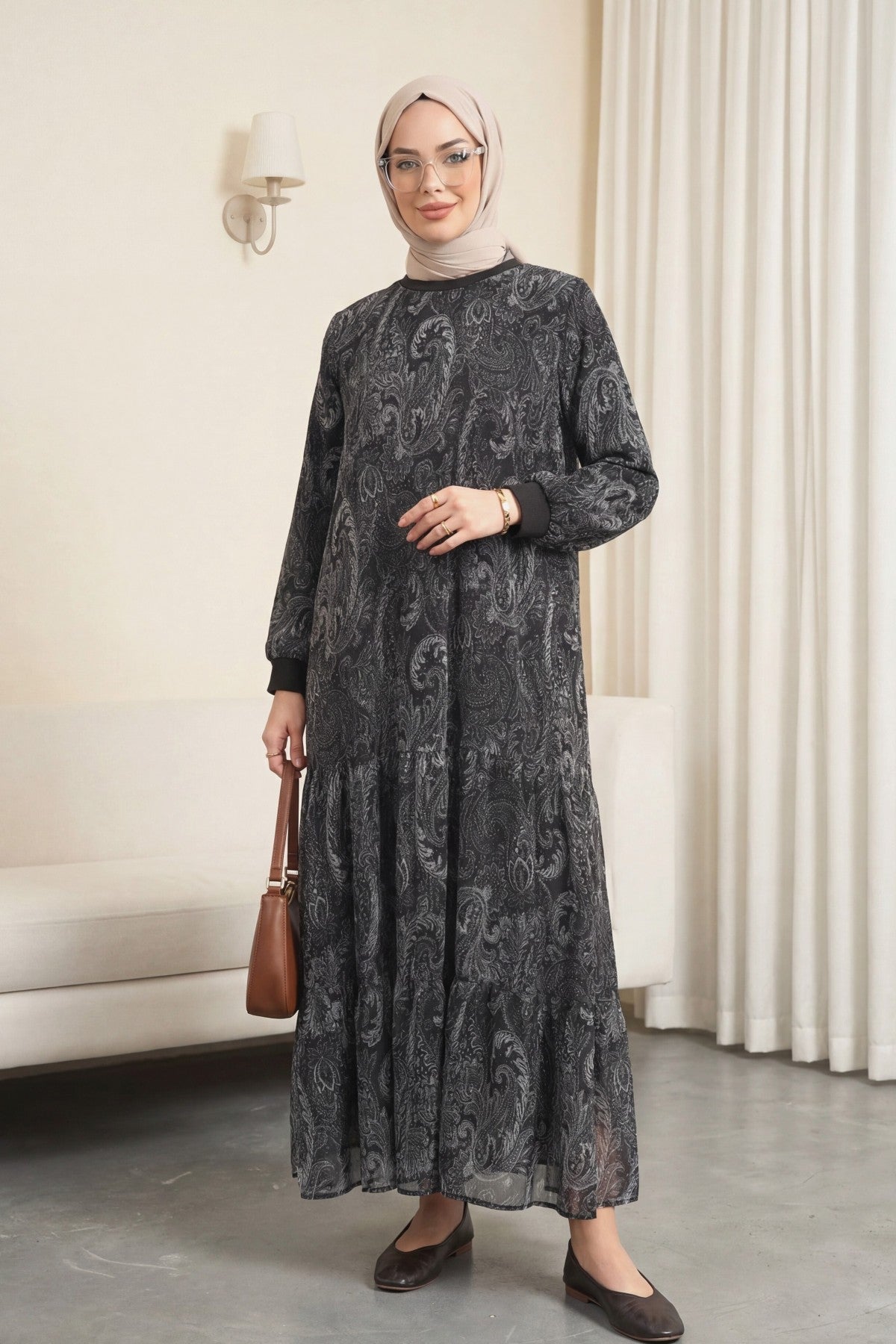 Robe en chiffon doublée avec jupe à pièces à motif ethnique
