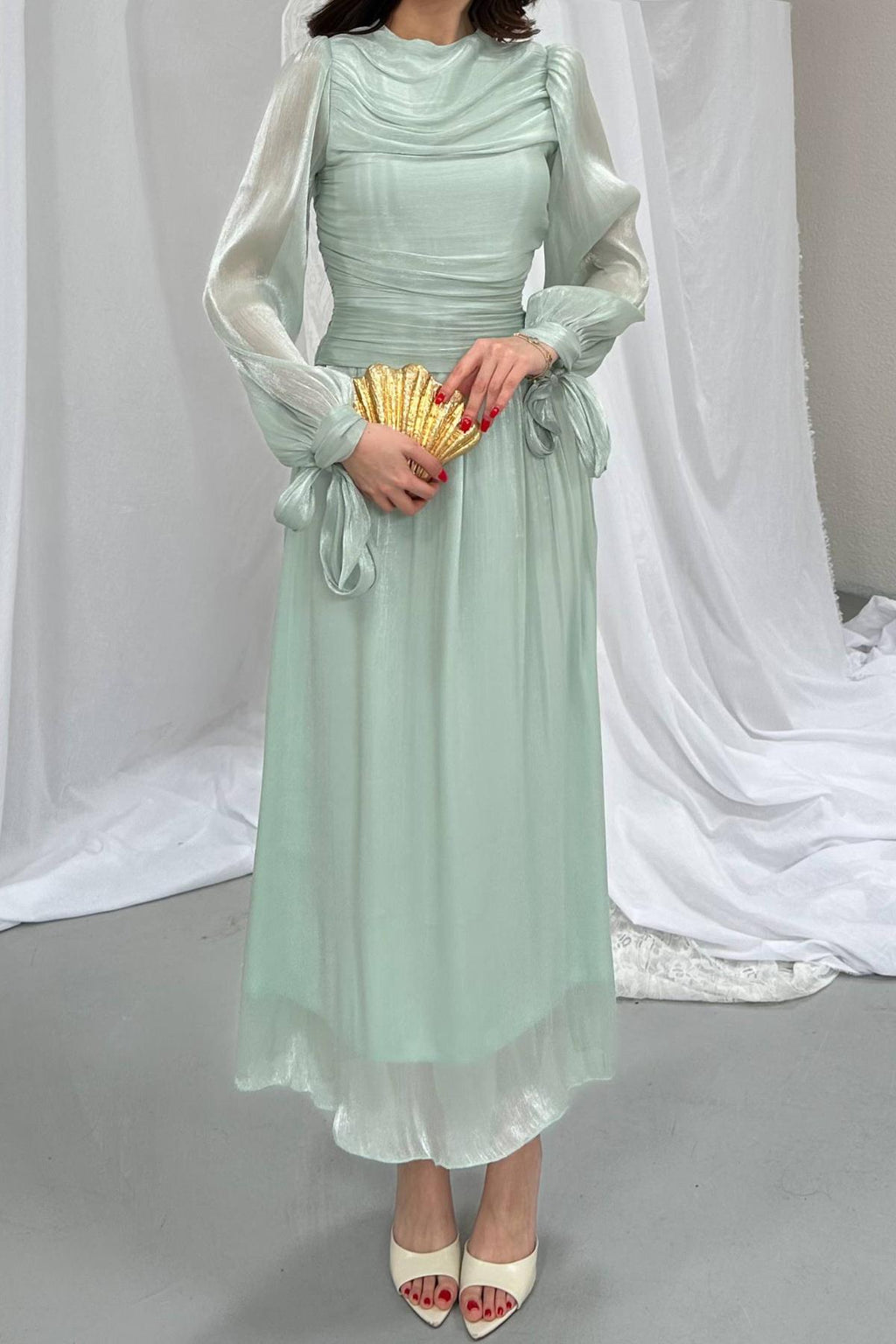 Robe de soirée drapée à manches ballon plissées