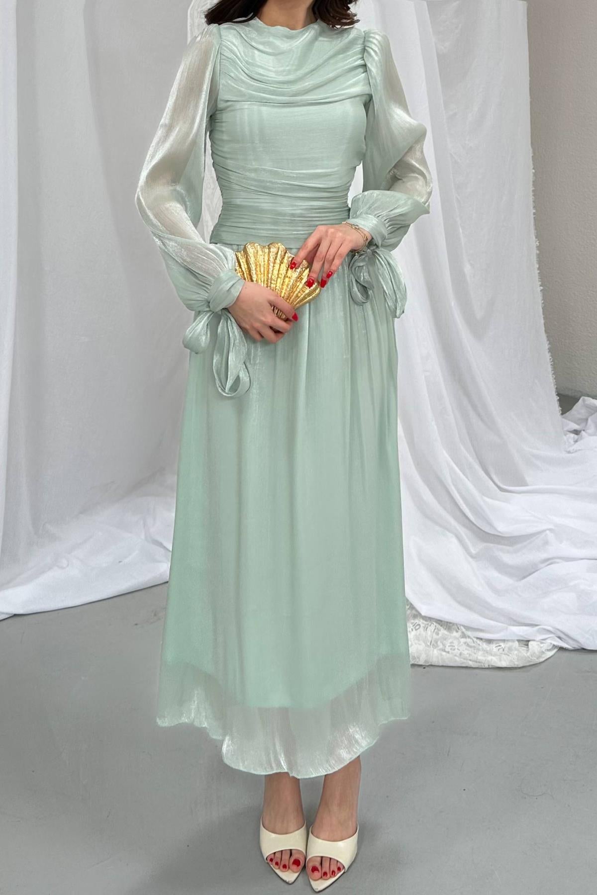 Robe de soirée drapée à manches ballon plissées