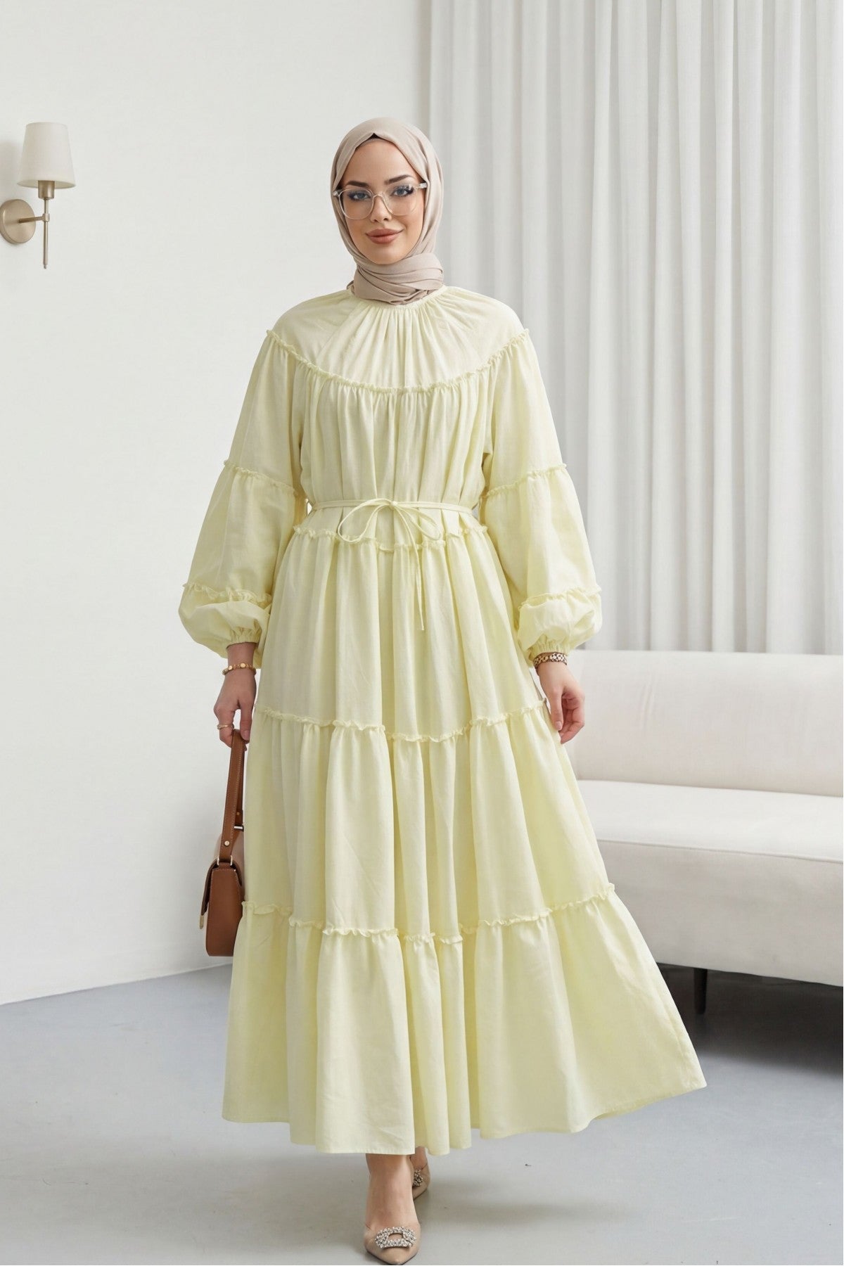 Robe à volants superposés a nouer à la taille