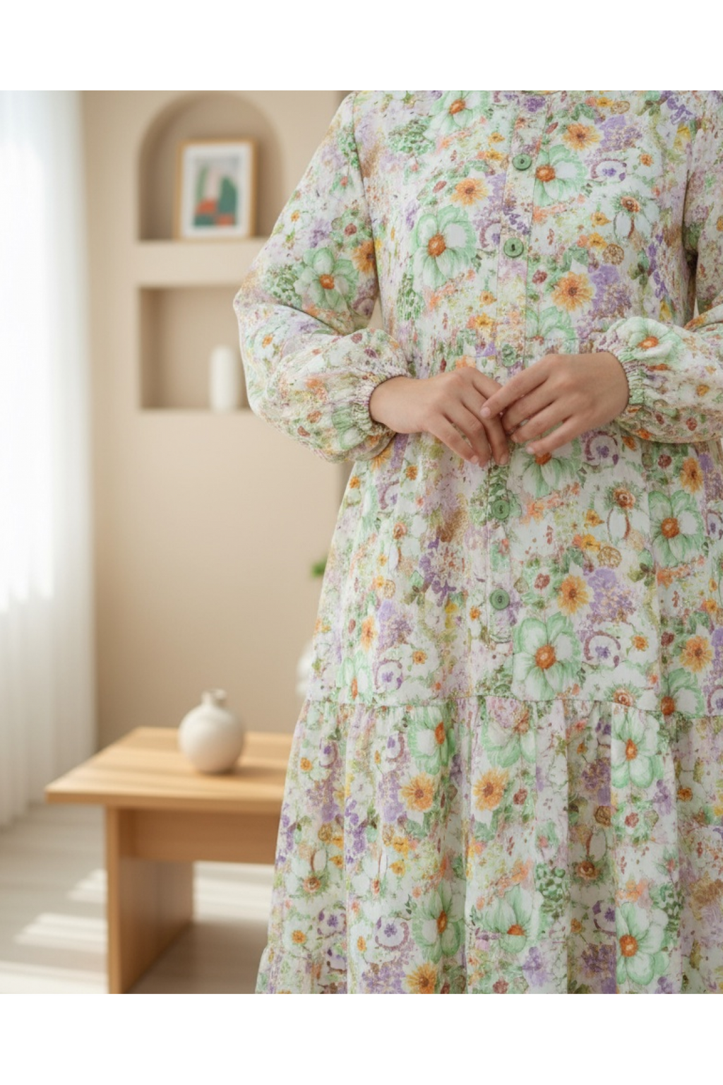 Robe à fleurs avec manches mi-boutonnées et élastiques