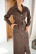 Robe en cuir avec ceinture