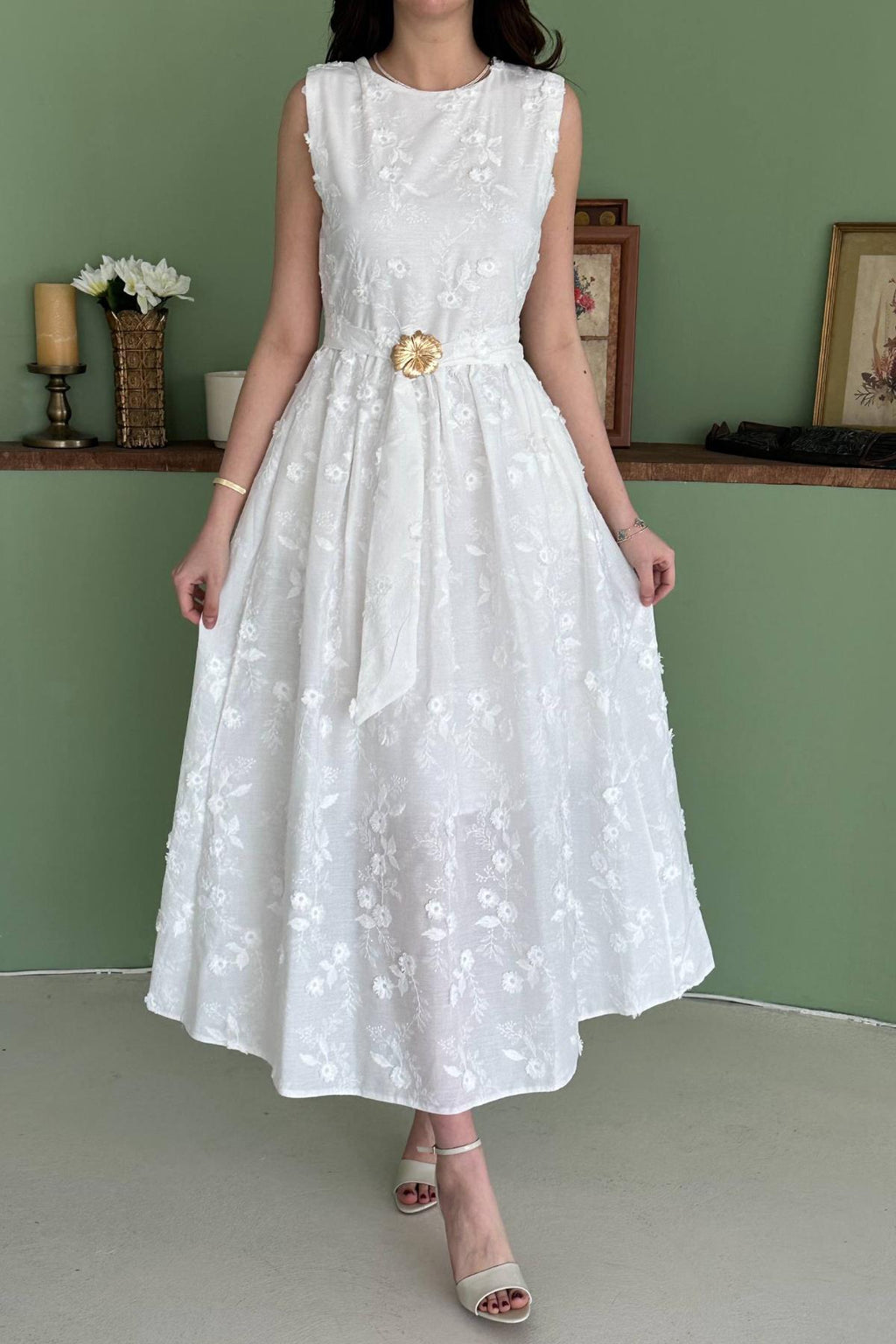 Robe Brodée à fleurs blanches