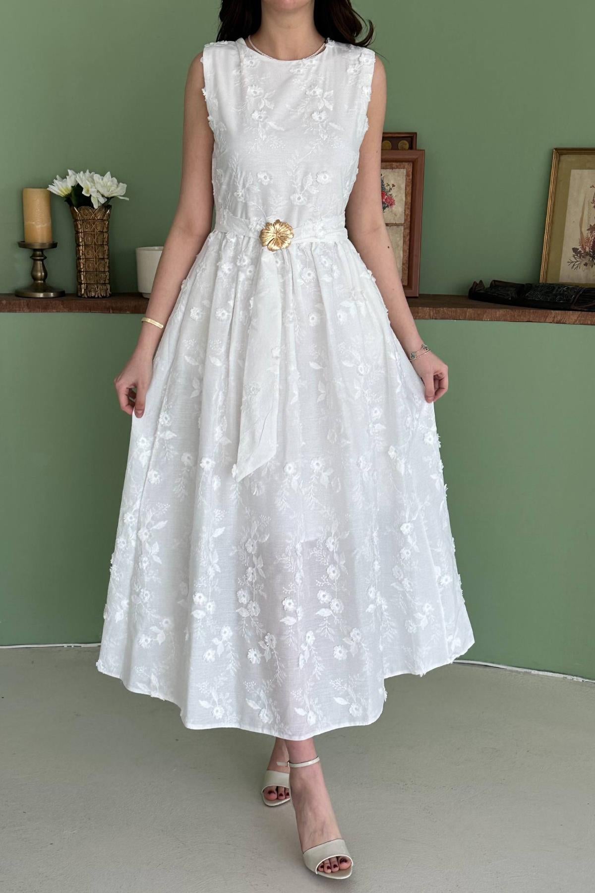 Robe Brodée à fleurs blanches