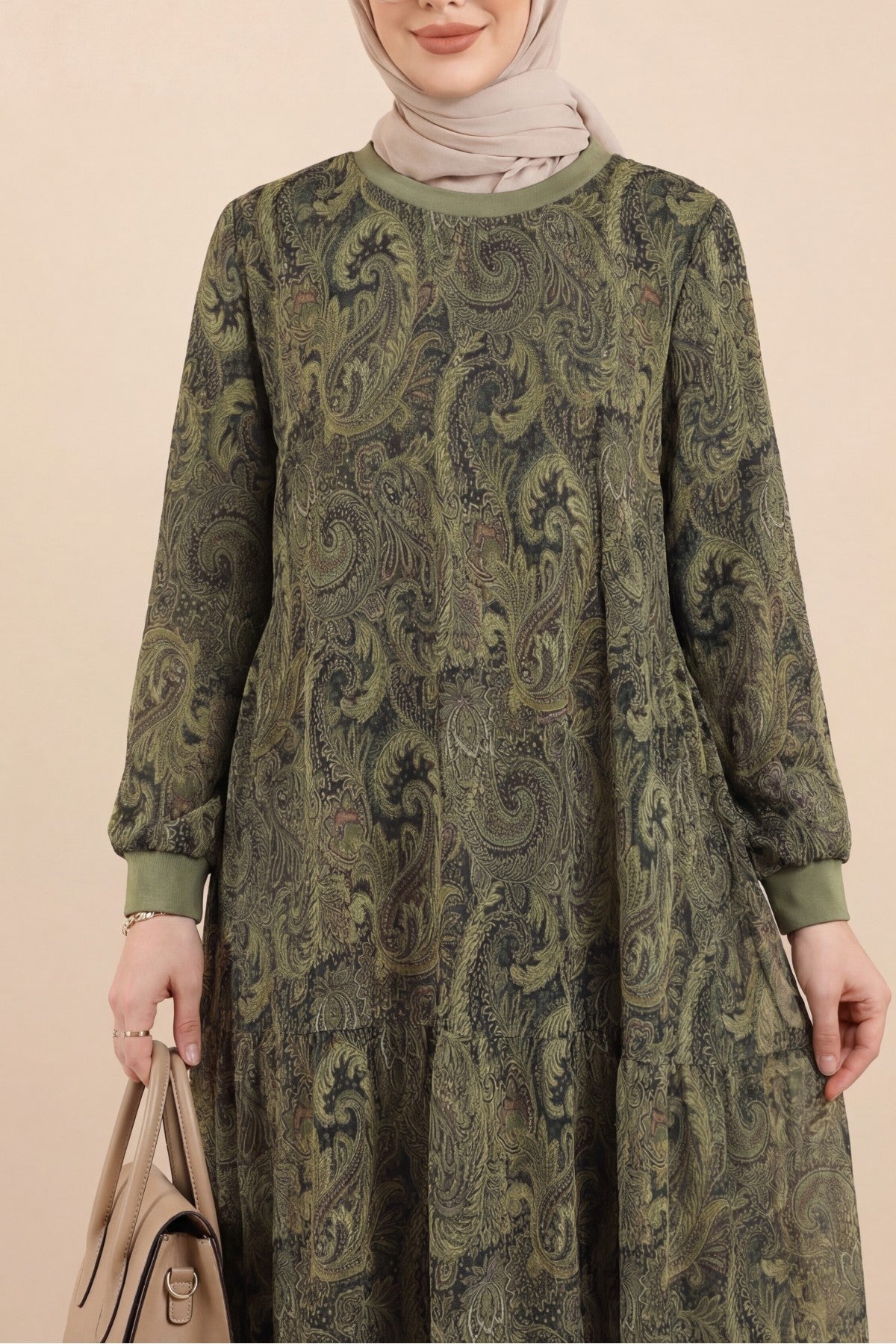 Robe en chiffon doublée avec jupe à pièces à motif ethnique