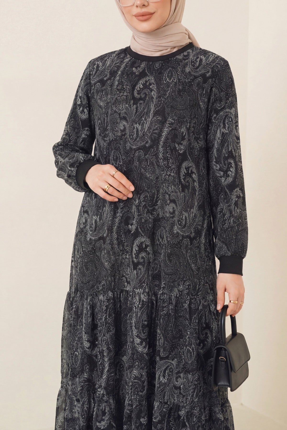 Robe en chiffon doublée avec jupe à pièces à motif ethnique