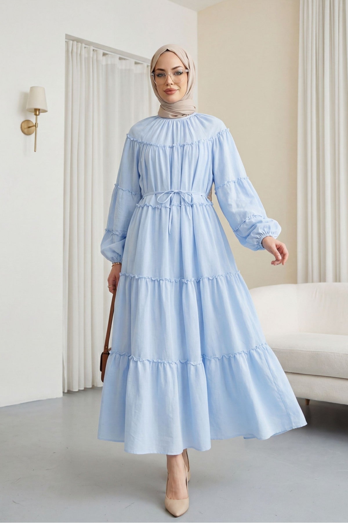 Robe à volants superposés a nouer à la taille
