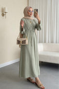 Robe en lin apparent avec ceinture et fermeture éclair au dos