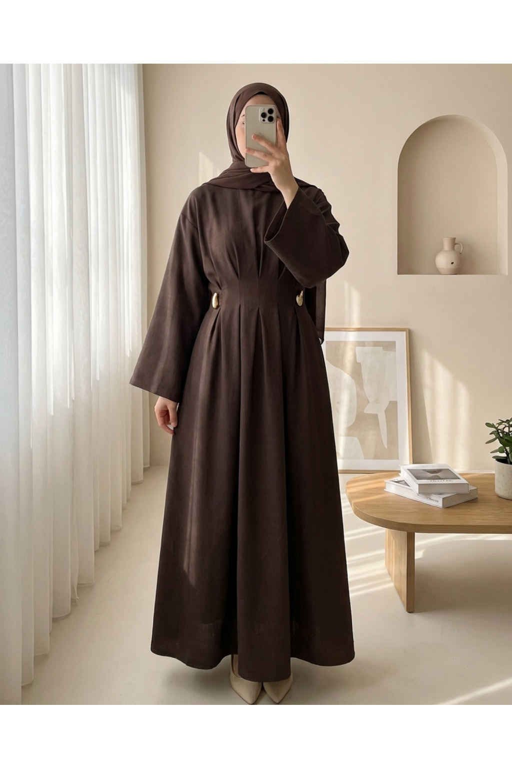 Robe en modal à plis avec ceinture et détail de boucle