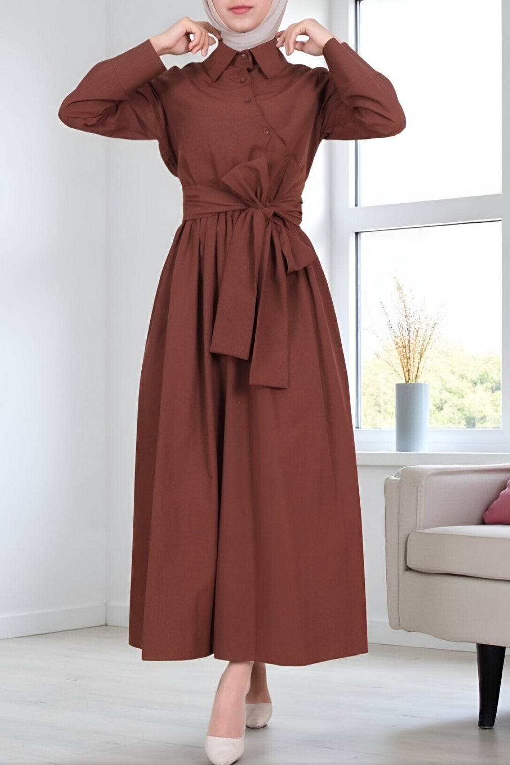 Robe à col chemise avec bouton croisé et taille à nouer