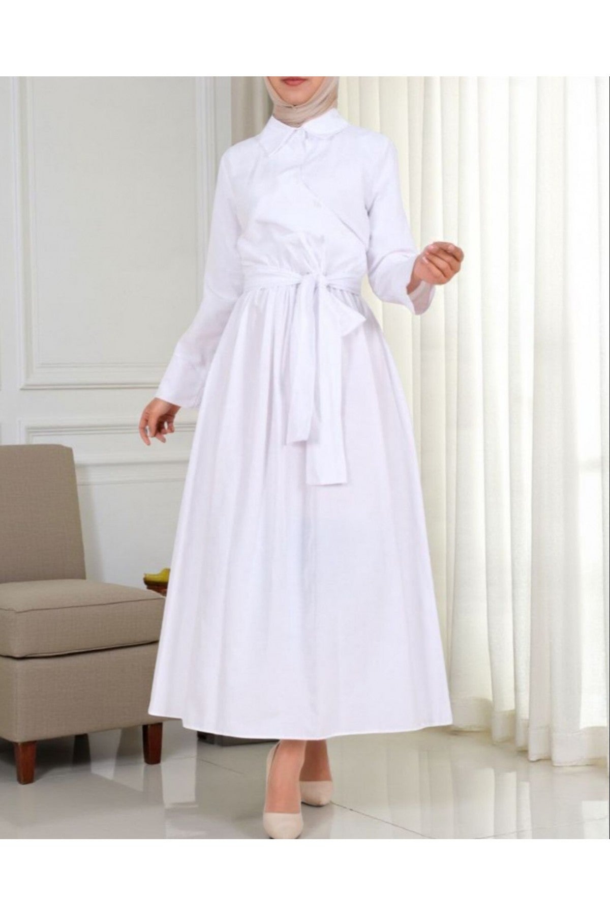 Robe à col chemise avec bouton croisé et taille à nouer