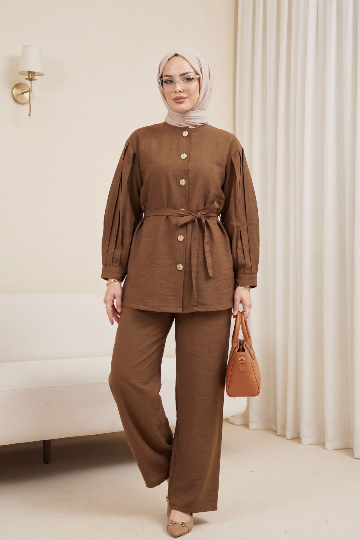 Ensemble pantalon avec haut à bouton detail bouton dorée