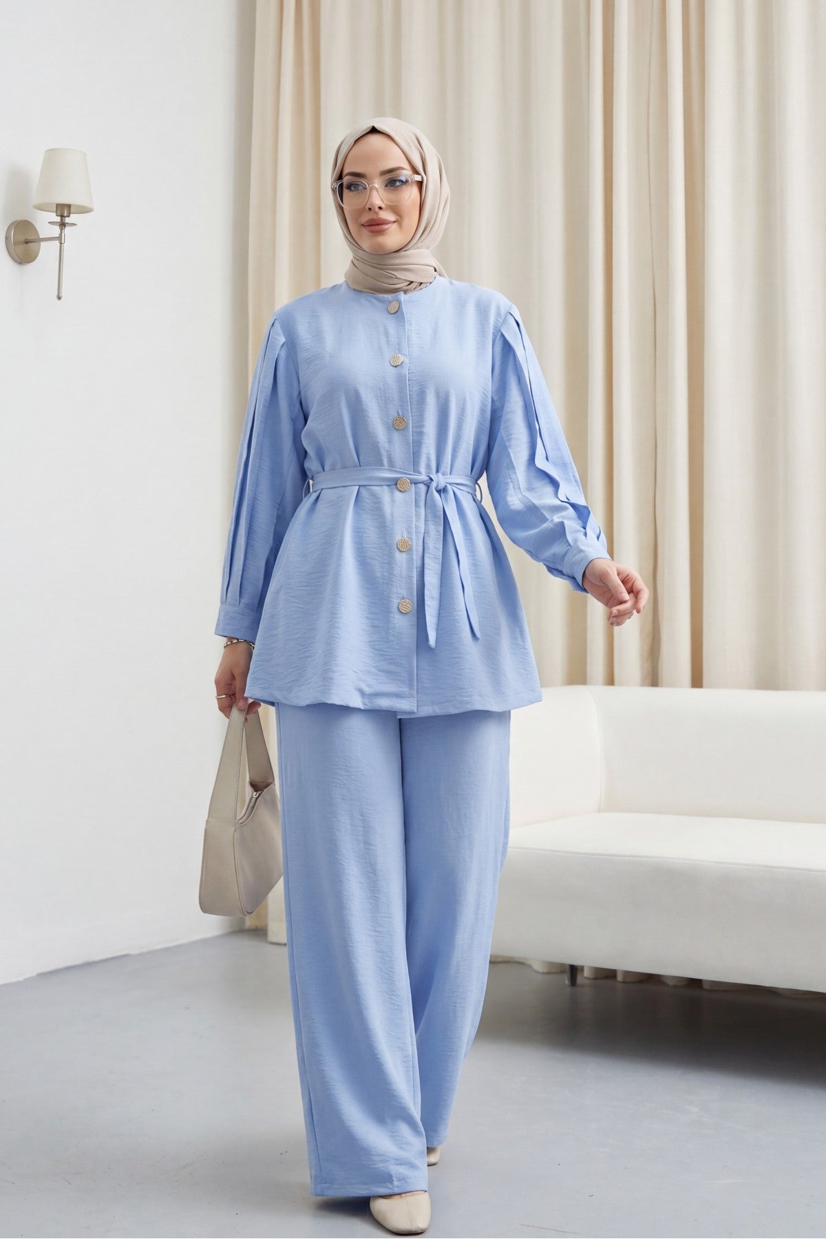 Ensemble pantalon avec haut à bouton detail bouton dorée