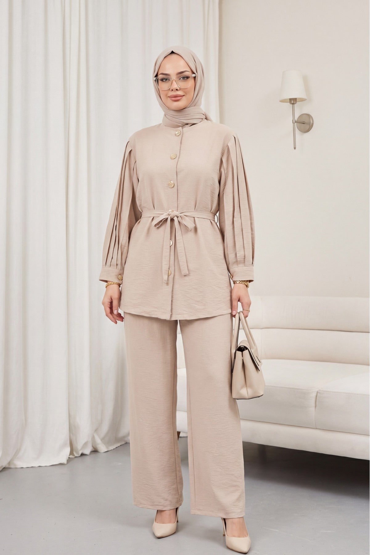 Ensemble pantalon avec haut à bouton detail bouton dorée