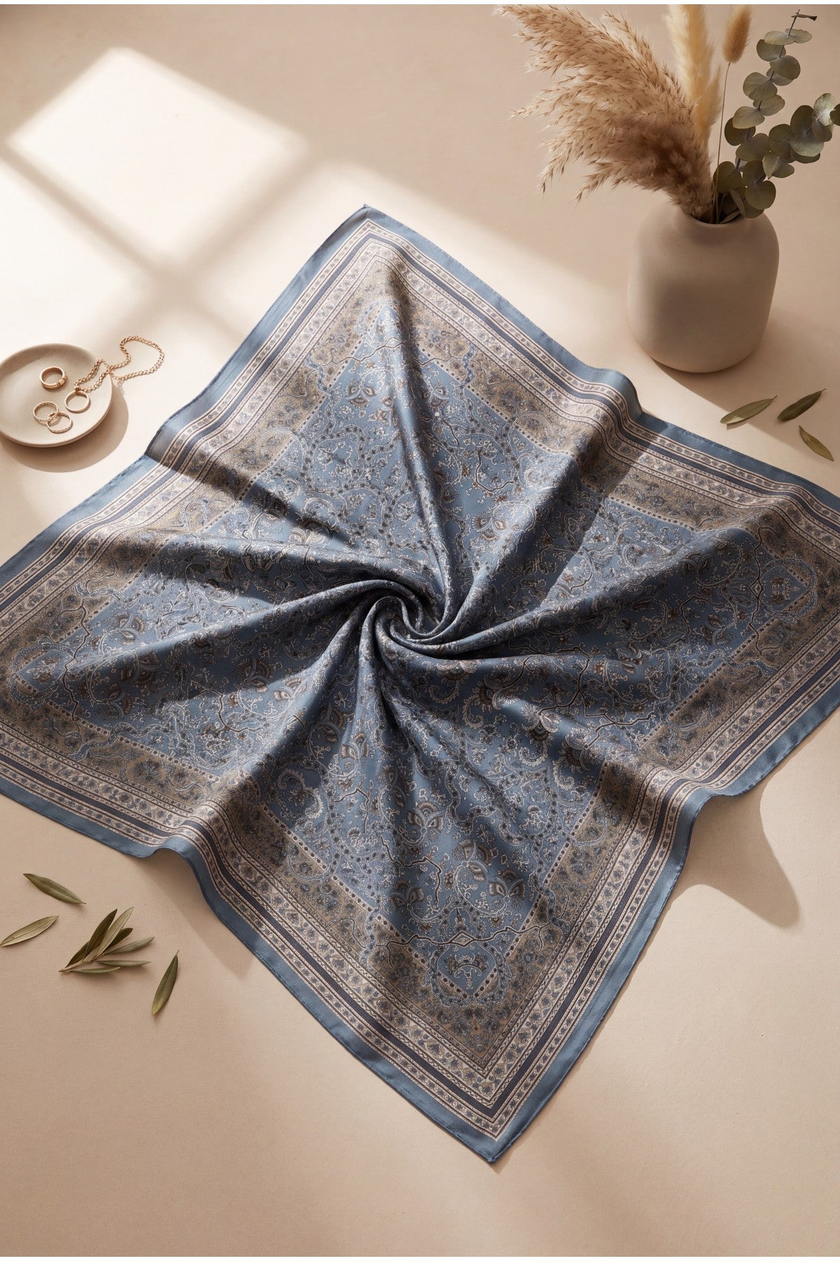 Echarpe a motif baroque
