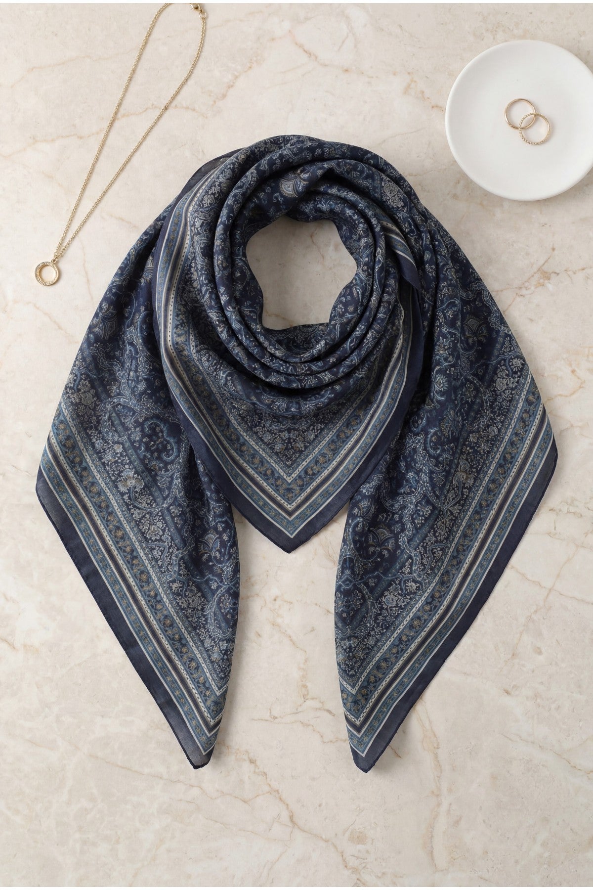 Echarpe a motif baroque